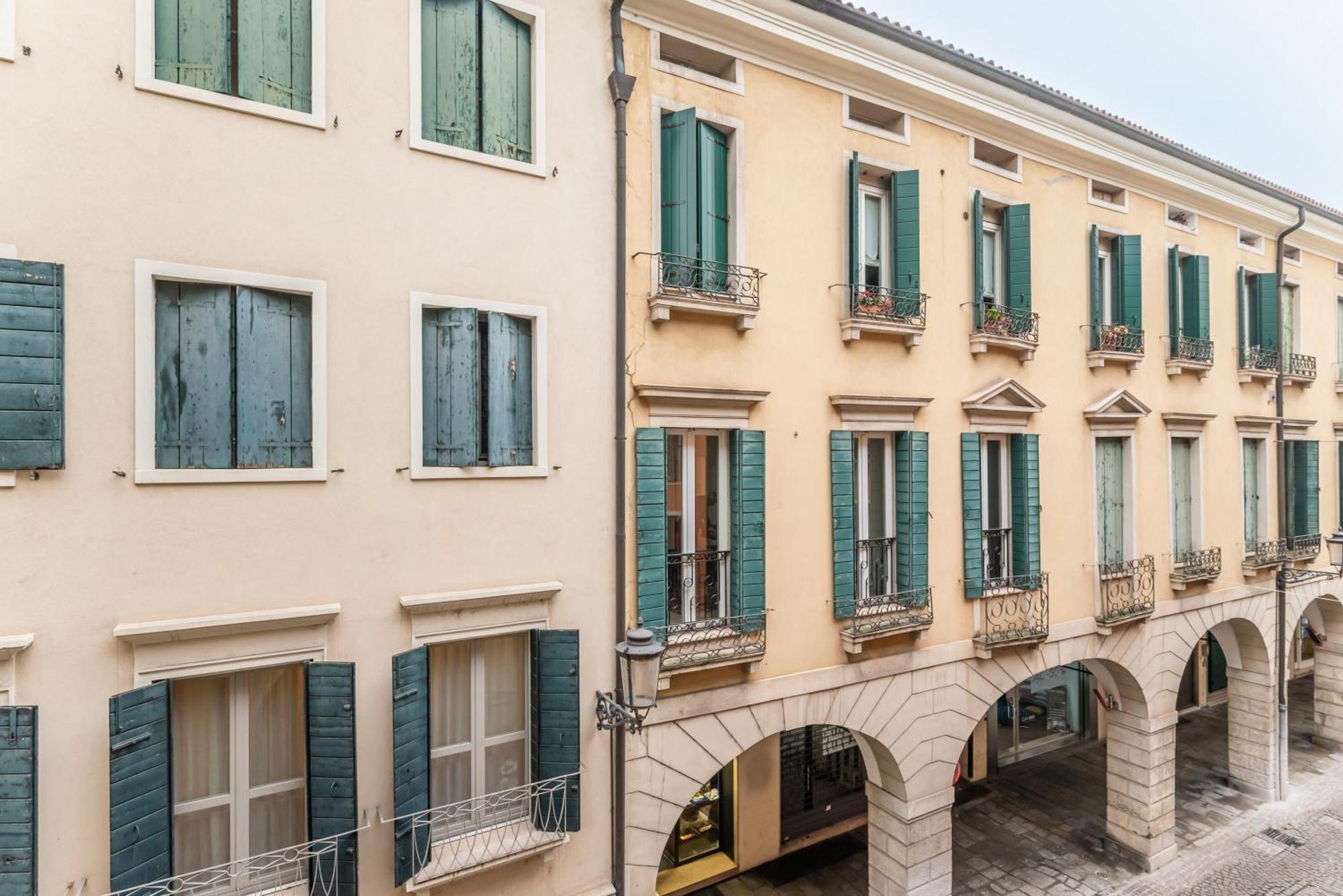 - Piazza Dei Signori Flats